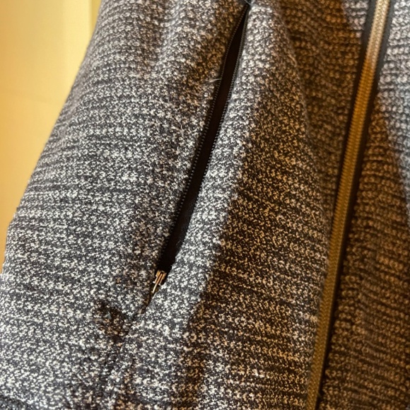 lululemon athletica Gray and Black Jacket - Picture 6 of 9